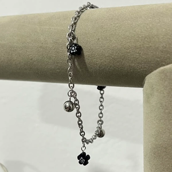 producto de Pulsera FLOR NEGRA🏵️