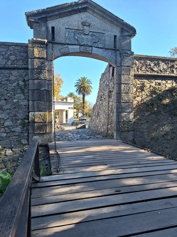 COLONIA del SACRAM- SINGLE - FERIADO 17AGO